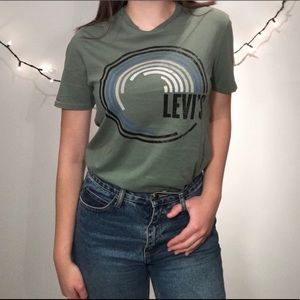 Levi’s Women’s Spunky Graphic Tee Shirt Super Soft